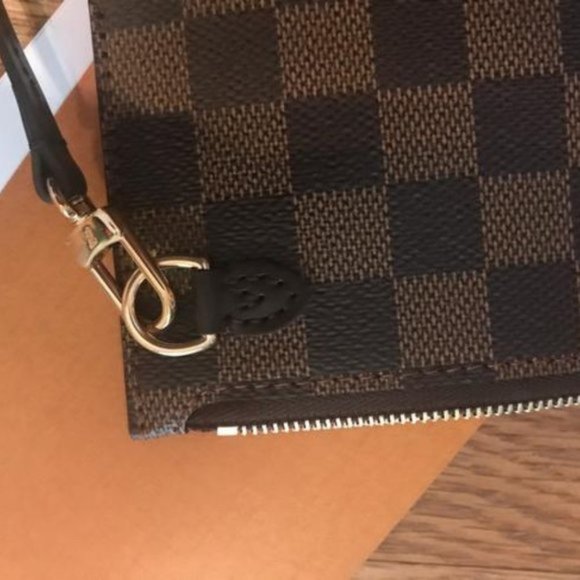 Authentic NEW Louis Vuitton Neverfull red damier pouch - Picture 6 of 8